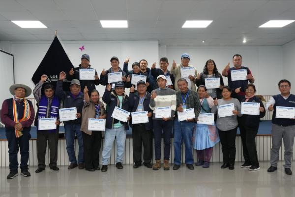 𝗜𝗡𝗖𝗢𝗢𝗣 𝗙𝗢𝗥𝗧𝗔𝗟𝗘𝗖𝗘 𝗘𝗟 𝗟𝗜𝗗𝗘𝗥𝗔𝗭𝗚𝗢 𝗬 𝗟𝗔 𝗘𝗗𝗨𝗖𝗔𝗖𝗜𝗢́𝗡 𝗖𝗢𝗢𝗣𝗘𝗥𝗔𝗧𝗜𝗩𝗔 𝗗𝗘 𝗡𝗨𝗘𝗦𝗧𝗥𝗢𝗦 𝗗𝗜𝗥𝗘𝗖𝗧𝗜𝗩𝗢𝗦